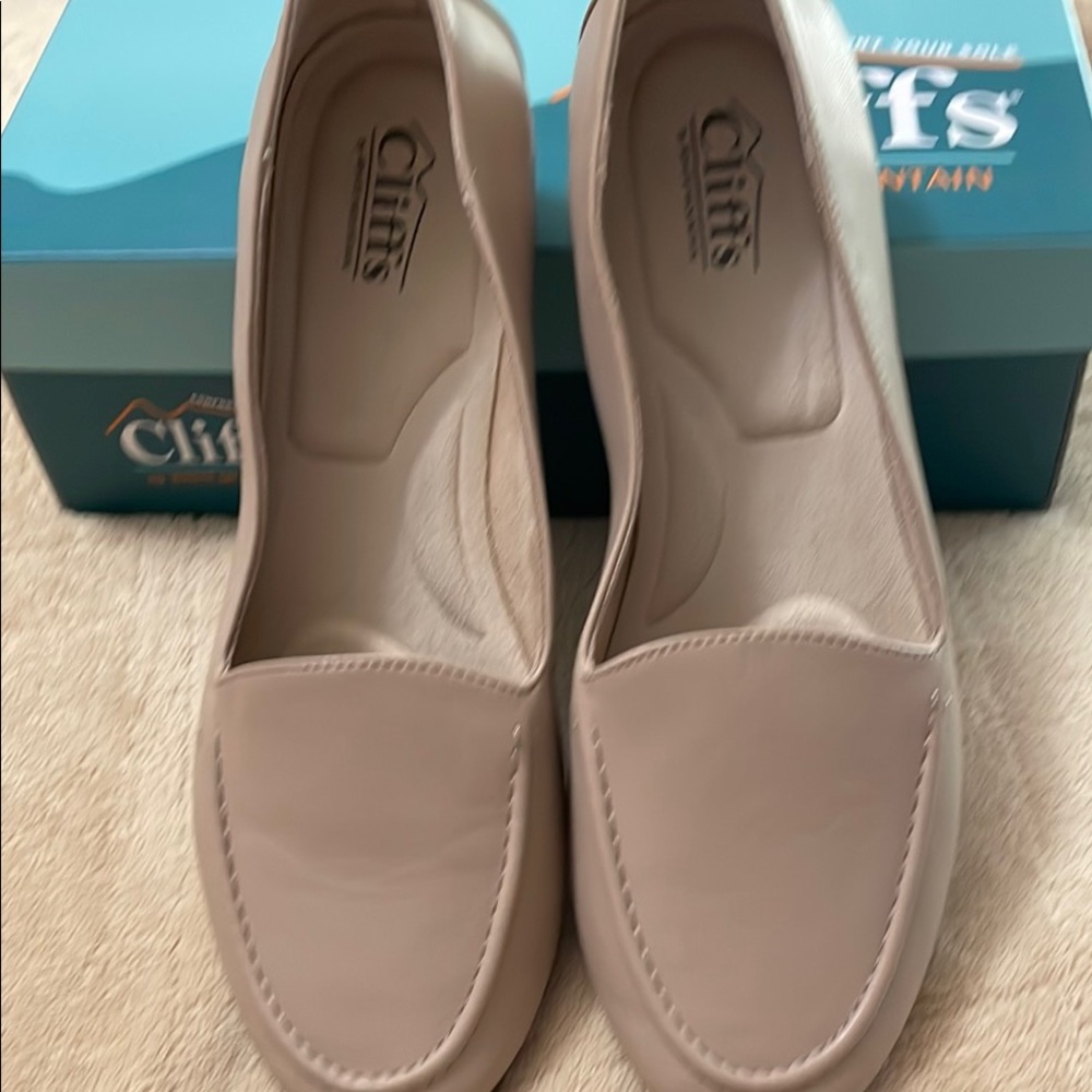 Cliffs by White Mountain Loafers